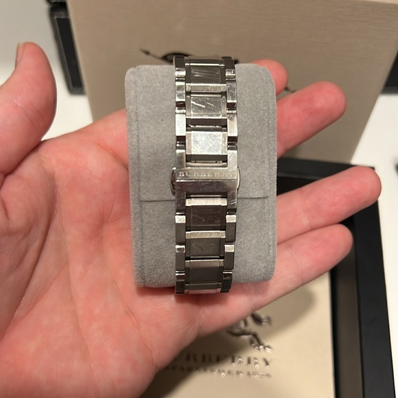 Men’s silver Burberry watch with box needs battery - Picture 2 of 2